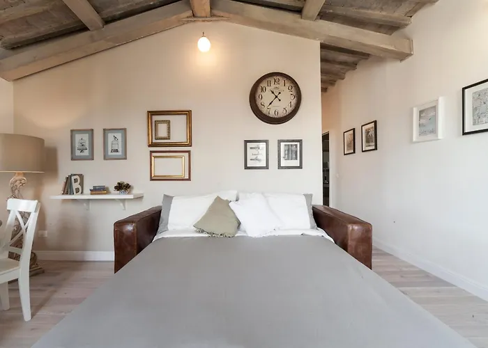 Firenze top-floor flat close to Arno
