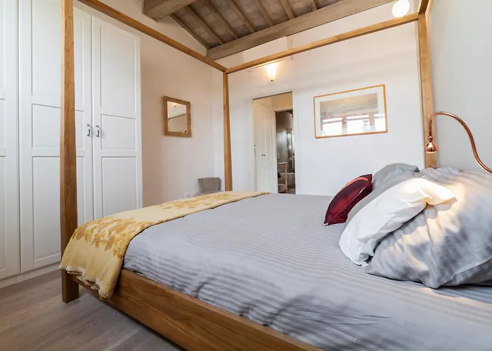 Firenze top-floor flat close to Arno