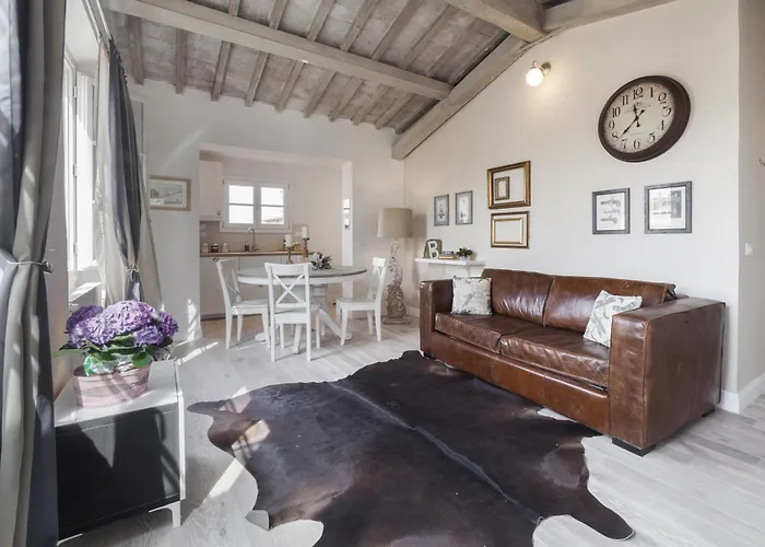 Firenze top-floor flat close to Arno